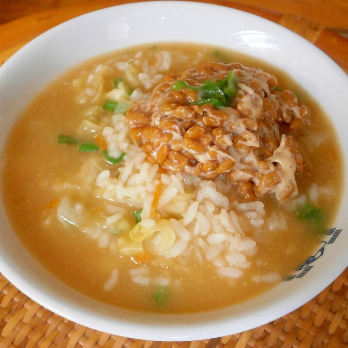 味噌汁で☆納豆のせ雑穀味噌雑炊